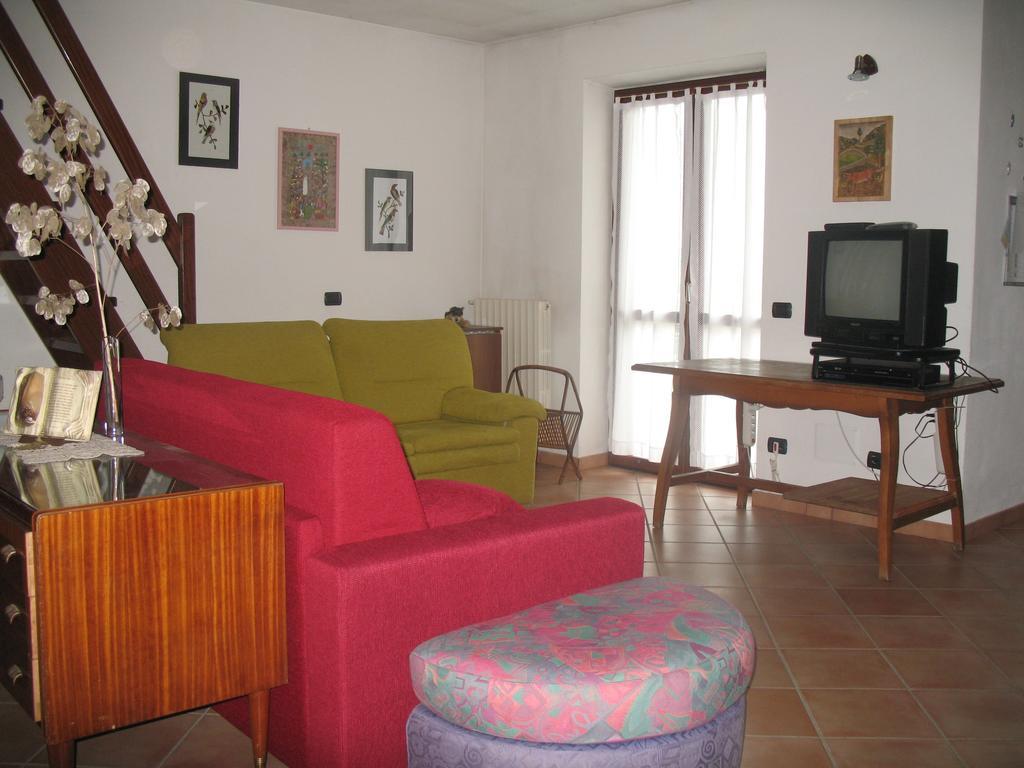 La Casa Di Baba' Lägenhet Alfiano Natta Rum bild
